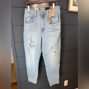 Levi's Silver Tab Mom Jeans light wash Size 30/27 NWT